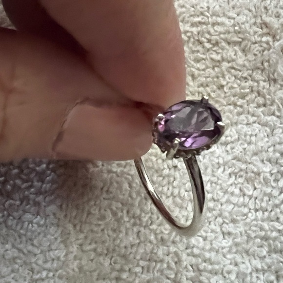 Color changing Elegant Alexandrite Gemstone Ring - Picture 10 of 16